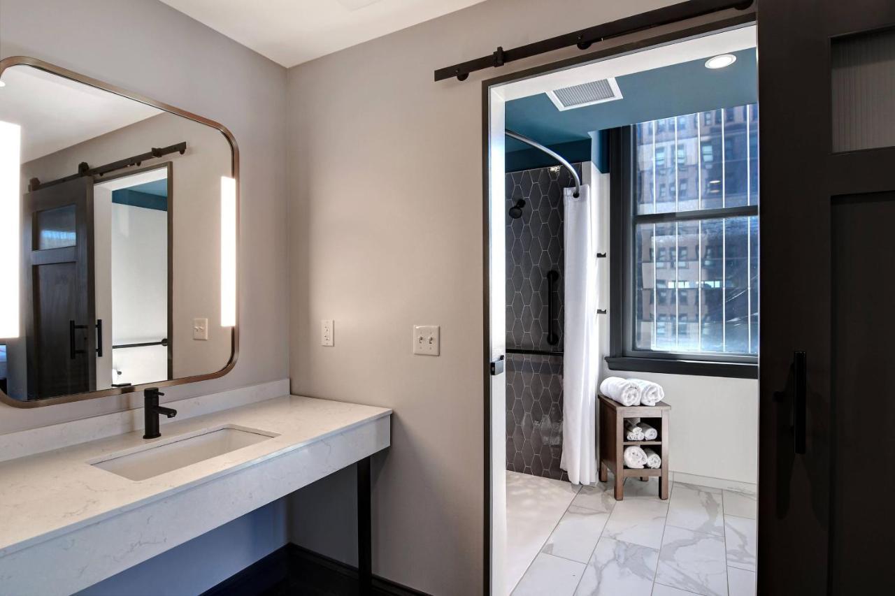 Courtyard By Marriott Cincinnati Downtown Bagian luar foto