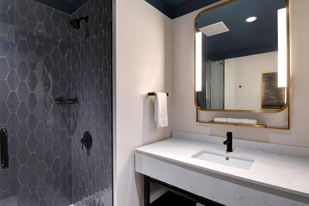Courtyard By Marriott Cincinnati Downtown Bagian luar foto
