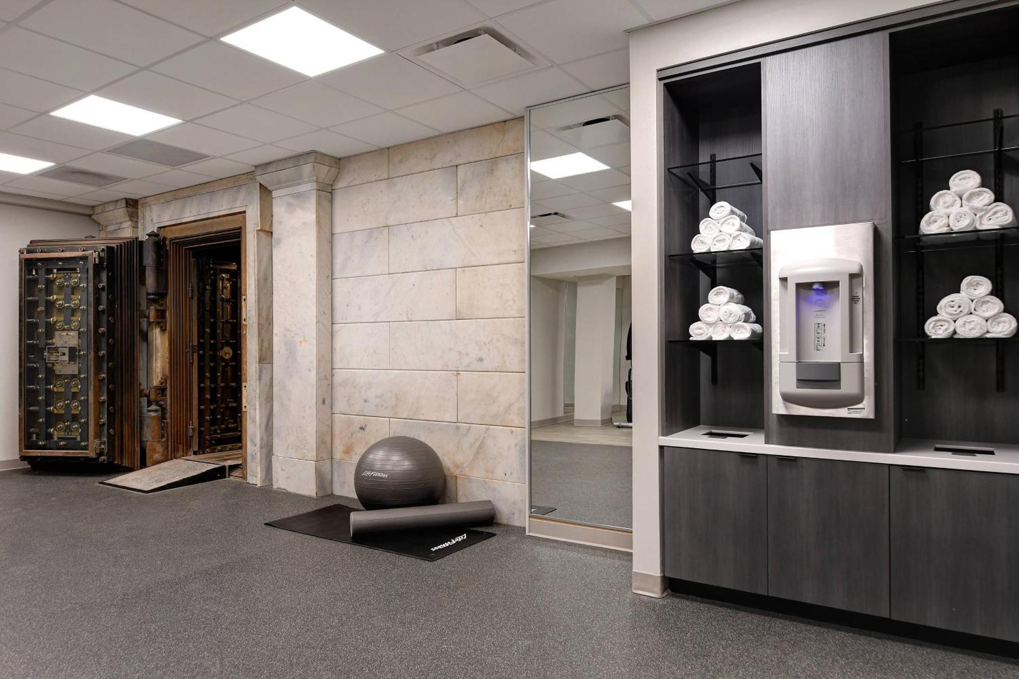 Courtyard By Marriott Cincinnati Downtown Bagian luar foto